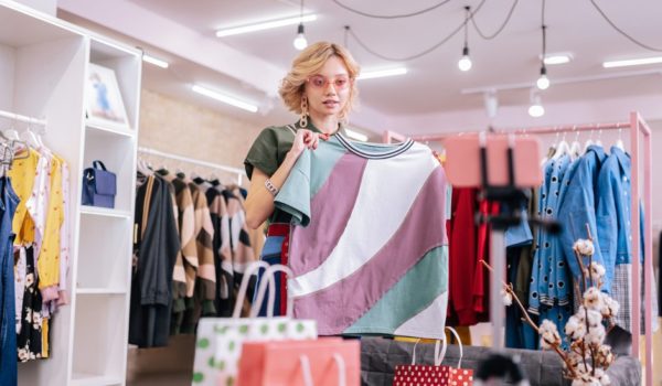 El precio de comprar ropa barata: ¿quién paga realmente la cuenta?