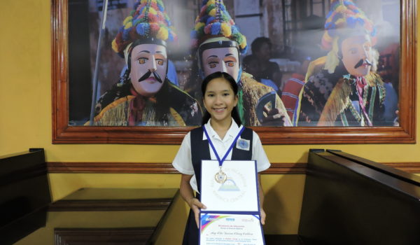 Ang-Chie Karina Chang Caldera, de Diriamba, Carazo es la mejor alumna de primaria en Nicaragua
