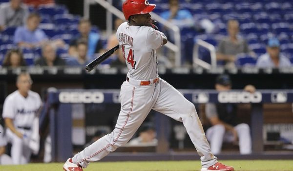 El dominicano Arístides Aquino es el pelotero que más rápido llega a 10 y 15 jonrones en Grandes Ligas. LA PRENSA/Michael Reaves/Getty Images/AFP