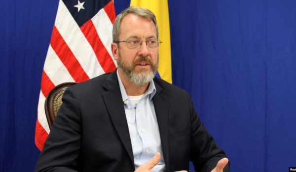 EE.UU.: «No queremos una intervención militar sino una salida pacífica en Venezuela»
