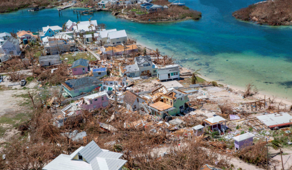 Huracán Dorian deja al menos 50 muertos tras su paso en Bahamas