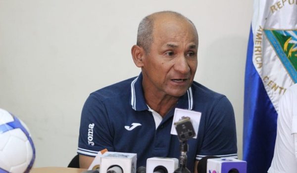Fenifut permitirá dirigir a Henry Duarte en octubre mientras revisa situación financiera para rescindir contrato