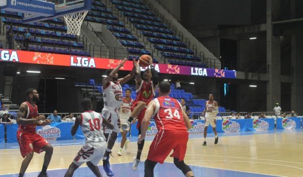 Liga Superior de Baloncesto: Real Estelí sostiene invicto y deja a Costa Caribe sin opciones de semifinal