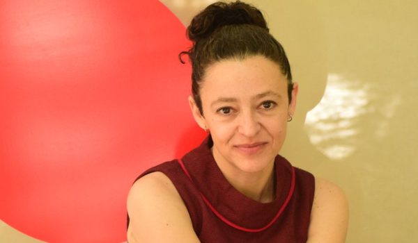 Lina Meruane: «Se tilda a la mujer de histérica, exagerada, quejosa y es común desconfiar del relato de sus síntomas»