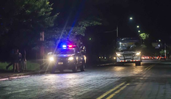 Policías y parapolicías asedian la casa de la familia de Matt Romero a un año de su asesinato