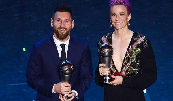 Lionel Messi y Megan Tapinoe fueron nombrados los mejores futbolistas del 2019 en los Premios The Best de la FIFA. LA PRENSA/AFP / Marco Bertorello