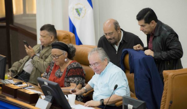 Irán, Nicaragua, Estados Unidos, represión