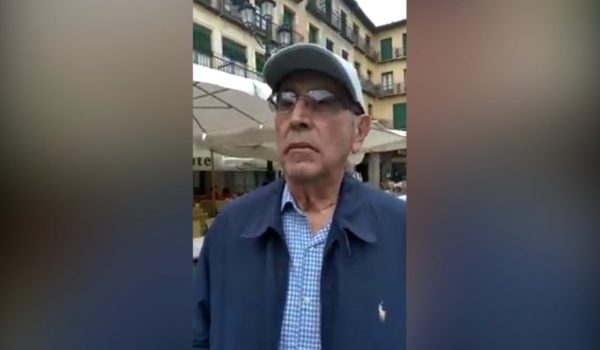 Estudiante exiliado encara al expresidente Arnoldo Alemán en sus vacaciones en Europa
