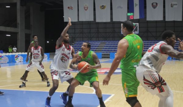 Liga Superior de Baloncesto: El puertorriqueño Ryann Abraham arrebata el liderato de puntos en el último juego