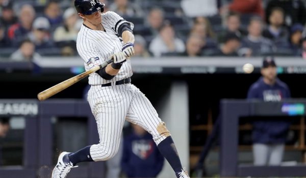 D.J. LeMahieu conectó jonrón y empujó cuatro de las diez carreras de los Yanquis sobre los Mellizos, en el primer juego de esta Serie Divisional de la Liga Americana. LA PRENSA/Elsa/Getty Images/AFP