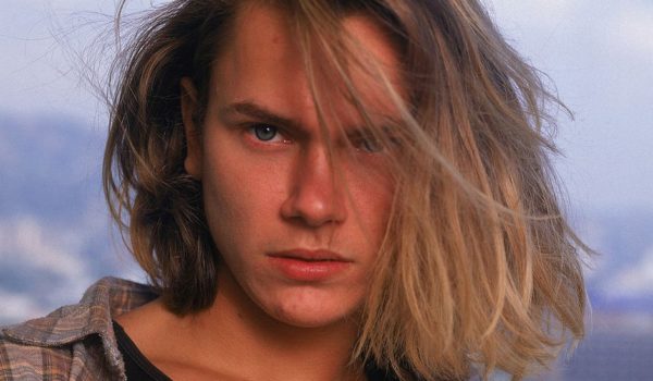 «Joker»: la trágica vida de River Phoenix, el talentoso actor hermano de Joaquin que murió en sus brazos a los 23 años