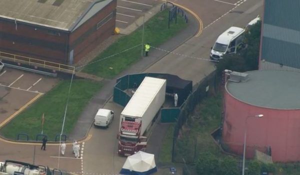 Hallan 39 cadáveres en el interior de un camión en Essex, Reino Unido