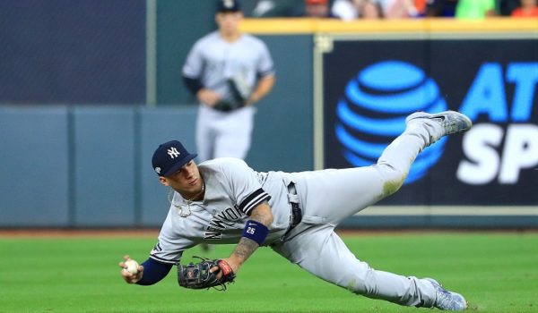 Gleyber Torres también aportó una buena jugada en el primer inning, al triunfo de los Yanquis de Nueva York sobre los Astros de Houston. LA PRENSA/Mike Ehrmann/Getty Images/AFP