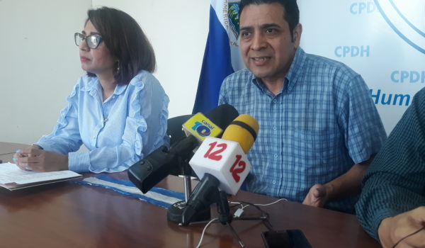 Policía rodea casa del profesor Juan Bautista Guevara, exreo político. Asedio no disminuye ni en Semana Santa