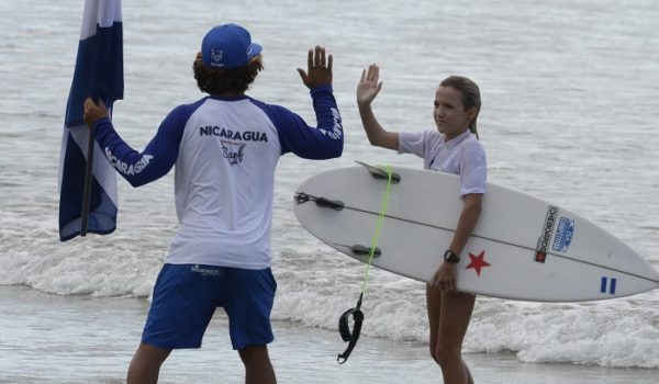 Candelaria Resano buscará los primeros puestos en el Mundial de Surf Juvenil. LA PRENSA/ARCHIVO/MANUEL ESQUIVEL