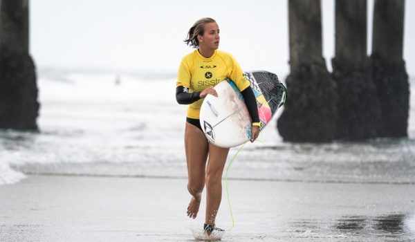 Valentina Resano tuvo un heat de más de 11 puntos en el Mundial de Surf Juvenil, este lunes en Huntington Beach, California, Estados Unidos. LA PRENSA/CORTESÍA/ISA/SEAN EVANS
