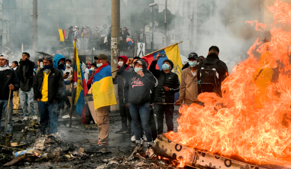 Indígenas de Ecuador piden al presidente Lenín Moreno la destitución de dos ministros