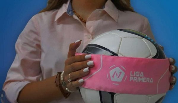 Los capitanes de Liga Primera cambiarán color de sus gafetes en octubre