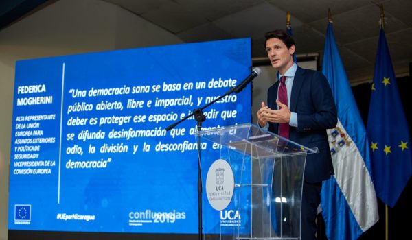 Embajador Pelayo Castro