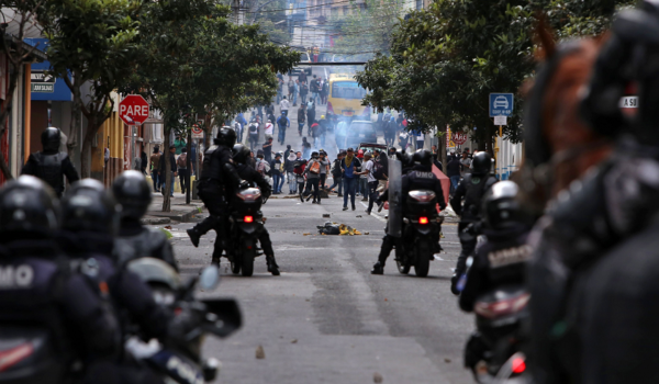 Presidente de Ecuador acusa a Nicolás Maduro y a Rafael Correa de tratar de desestabilizar su gobierno