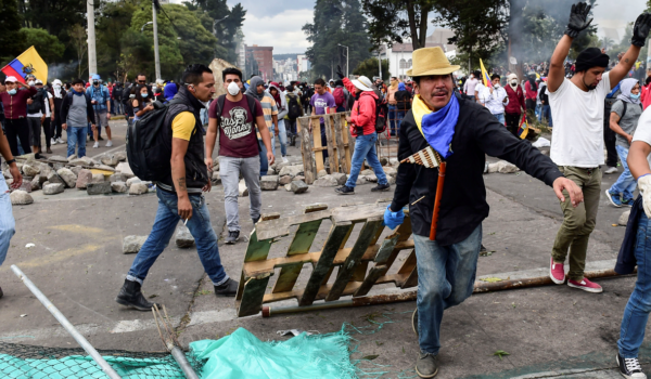 Lenín Moreno impone toque de queda en Quito por la intensificación de las protestas en Ecuador