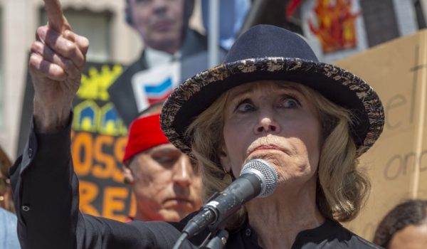 Jane Fonda: arrestan y se llevan esposada a la actriz estadounidense en Washington por protestar contra el cambio climático