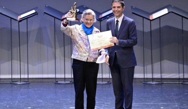 La escritora María López Vigil recibió el Premio Cervantes Chico Iberoamericano en octubre de 2019.