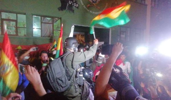 Se desata motín policial en Cochabamba y se extiende a otros departamentos en Bolivia
