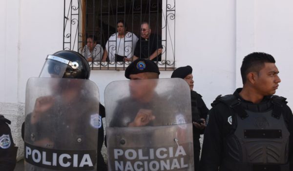 Masaya, policía, asedio