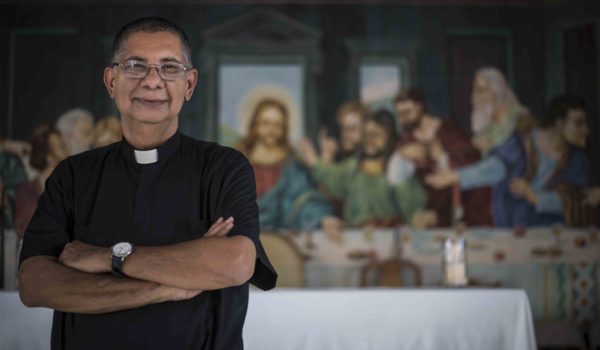 "Yo no diría que son tiempos iguales. Son peores que esos ochenta. Estamos peor que en los ochenta", monseñor Silvio Fonseca. LA PRENSA/O.NAVARRETE