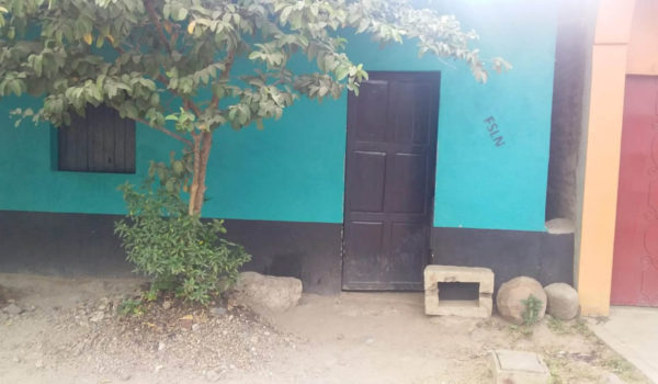 Orteguistas marcan con siglas del FSLN casas de familias de jóvenes asesinados en Estelí