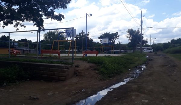 Balean por error a dos jóvenes por frustrar un robo en un barrio de Managua