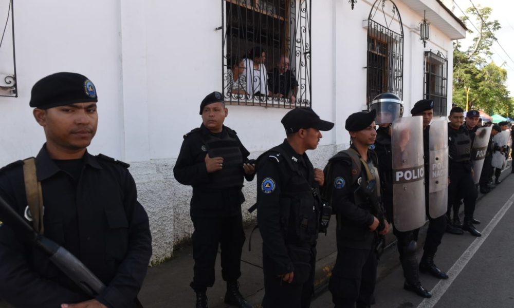 asedio a iglesia católica