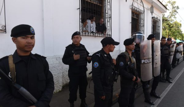 asedio a iglesia católica