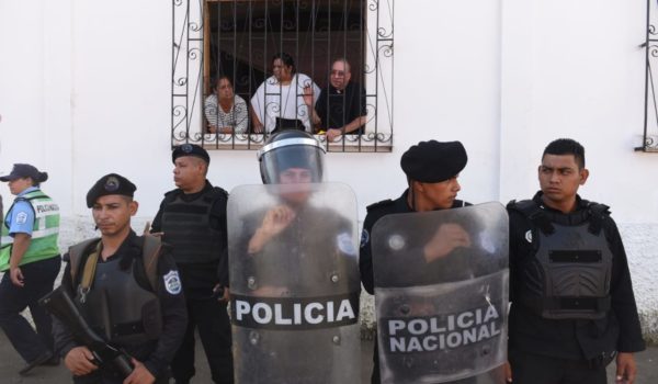 Asedio a iglesia