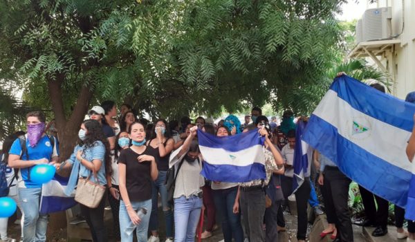 universitarios