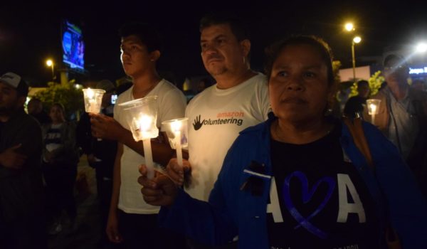 Nicaragüenses exiliados en Costa Rica realizan vigilia en apoyo al padre Edwin Román y las madres en huelga