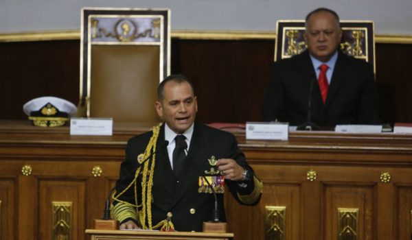 EE.UU. sanciona a cinco funcionarios del gobierno en disputa de Venezuela