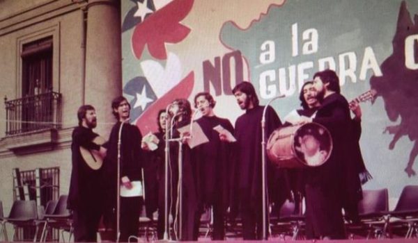 «El pueblo unido jamás será vencido»: la historia del emblemático himno de protesta que vuelve a ser protagonista en Chile