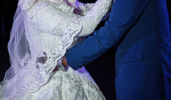 Mutilación genital femenina: las novias que vuelven a someterse al terrible procedimiento «para llegar vírgenes» al matrimonio