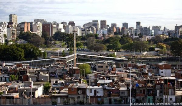 El Parlamento argentino debate el paquete de medidas económicas del gobierno