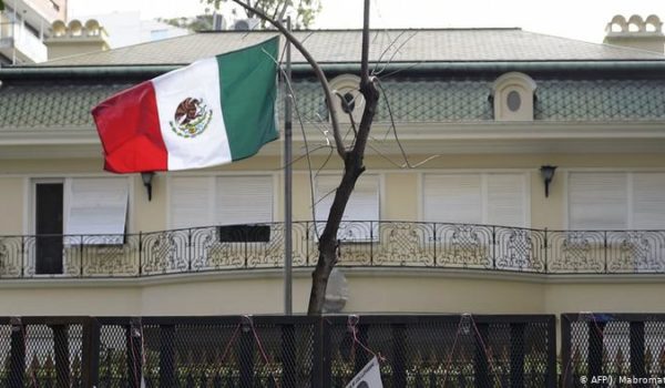 México: renuncia embajador que fue acusado de robar un libro valuado en menos de 10 dólares