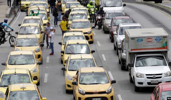 Ordenan a Uber suspender servicios en Colombia