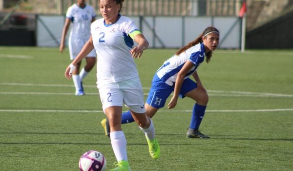 Sheyla Flores mantiene intacto su potencial goleador en los amistosos contra Honduras