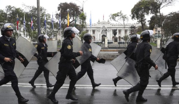 Perú crea grupo de élite para combatir delincuencia causada por migrantes