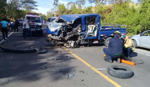Capitalino muere al estrellarse contra un furgón hondureño en Madriz