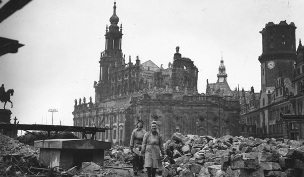 Segunda Guerra Mundial: la «tormenta de fuego» que arrasó Dresde hace 75 años y se volvió la «vergüenza» de los aliados