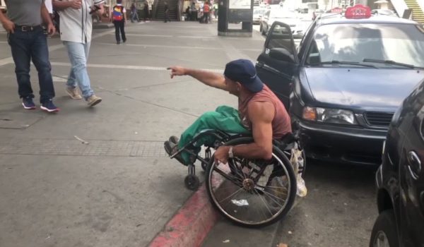 Caracas, una ciudad hostil para personas en sillas de ruedas