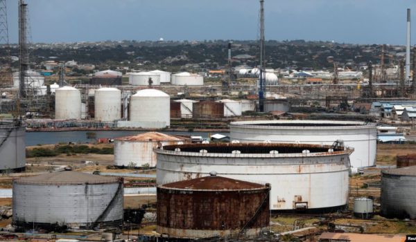 Expertos aconsejan privatización atinada y precavida de la industria petrolera en Venezuela