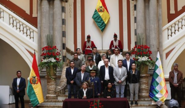Bolivia: Candidatos presidenciales enfrentan el desafío de lograr un frente único
